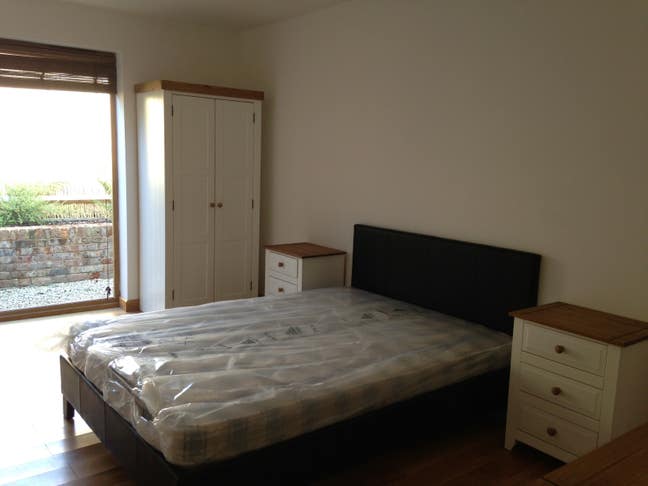 Licensed HMO in new cross (High Standard Rooms)  Main Photo