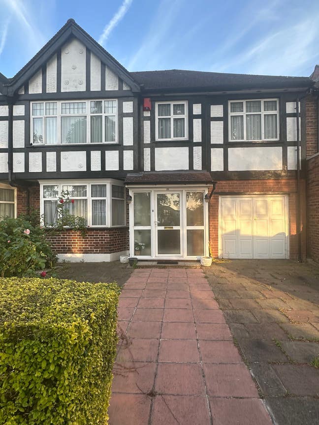 Single room to let and to help out with my elderly Main Photo