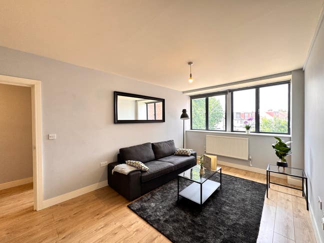 Beautiful  One  Bedroom Flat, Kingsbury,  NW9 8UA Main Photo