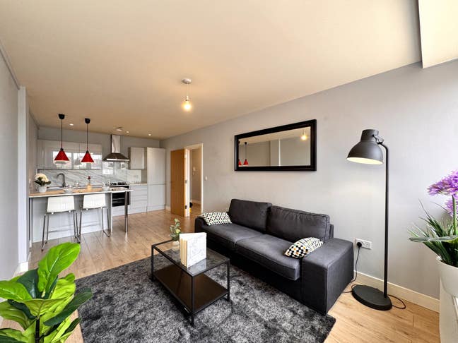 Beautiful  One  Bedroom Flat, Kingsbury,  NW9 8UA Main Photo