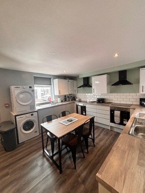 7-Bedroom Furnished Townhouse - 2 rooms remaining Main Photo