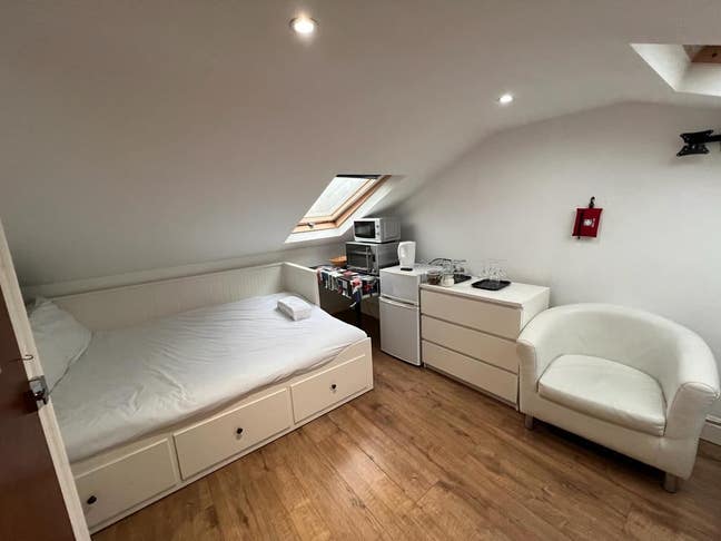Lovely Studio Loft@E1 5LA/Whitechapel/Aldgate East Main Photo