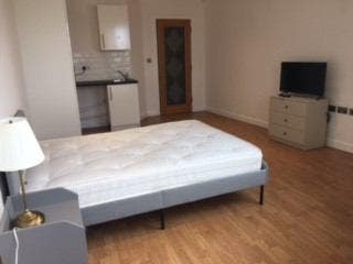 Excellent furnished double room Main Photo