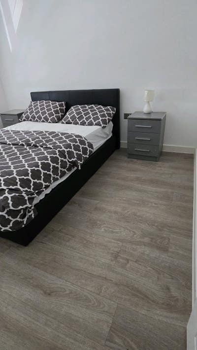 Large En-suite Room. All bills included. Main Photo