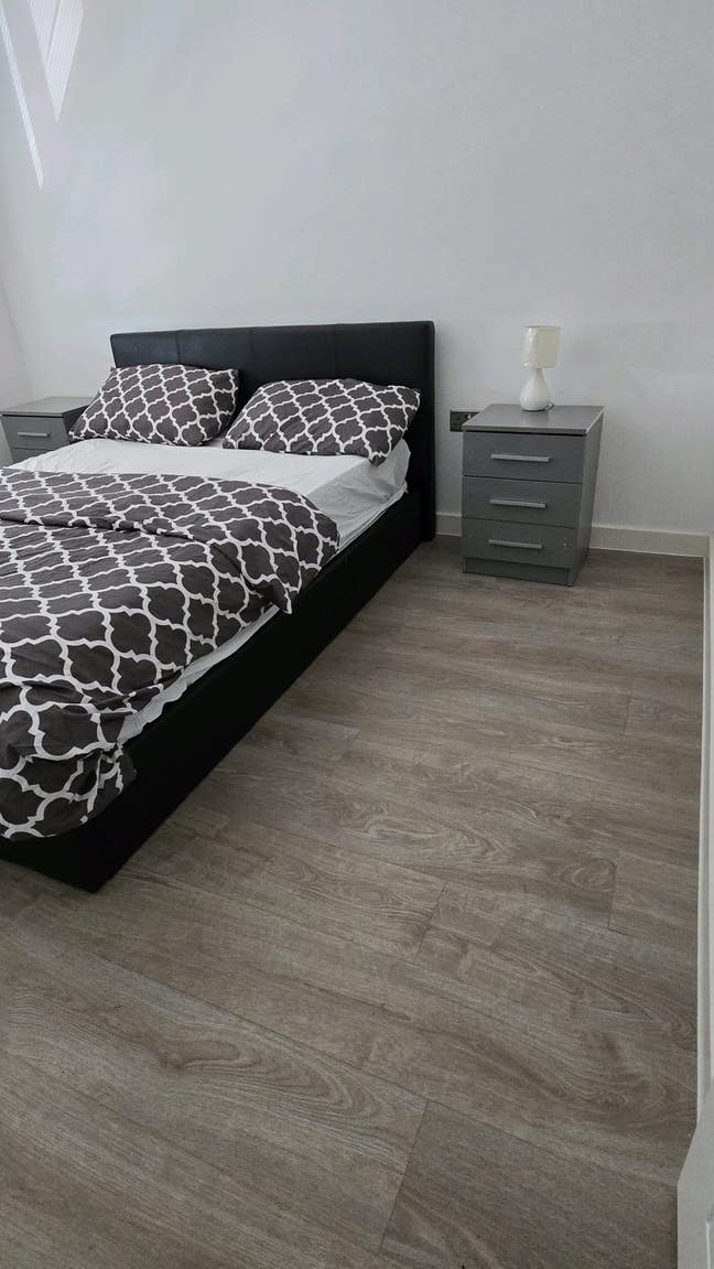 Large En-suite Room. All bills included. Main Photo