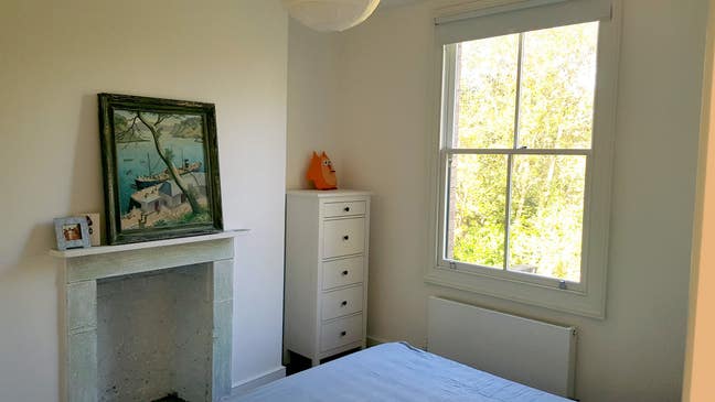 Bright Double Room in Friendly House  Main Photo