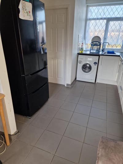 ** SPACIOUS double room available in B23 area ** Main Photo