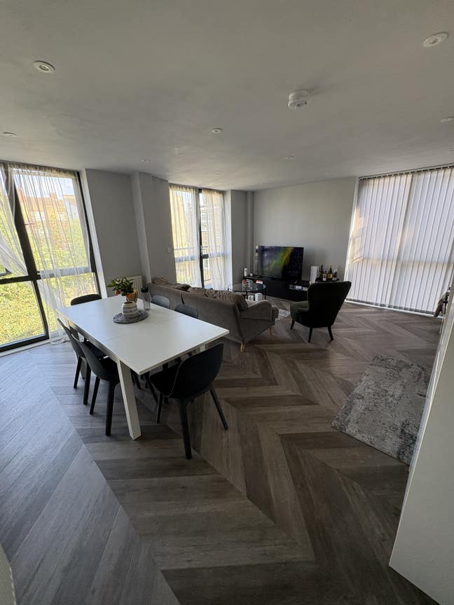 🌟 Looking for a Friendly Italian New Flatmate! Main Photo