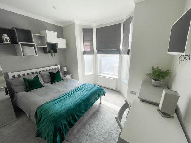 En-suite Room - Walking Distance to Reading Town Main Photo