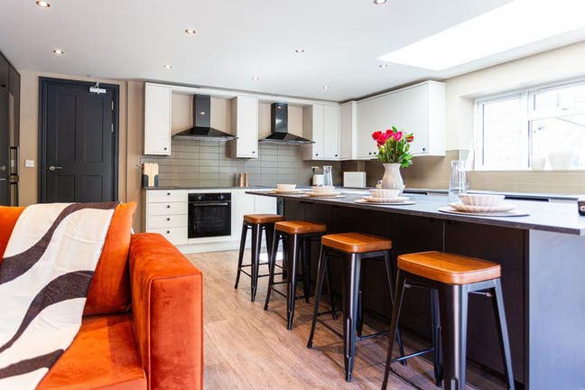  Luxury en-suite Rooms in Professional House Share Main Photo