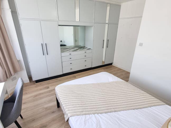 Freshly refurbished double room Main Photo