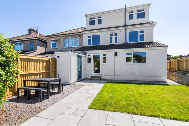 Brand New Double Ensuite Room- Fantastic Location Main Photo