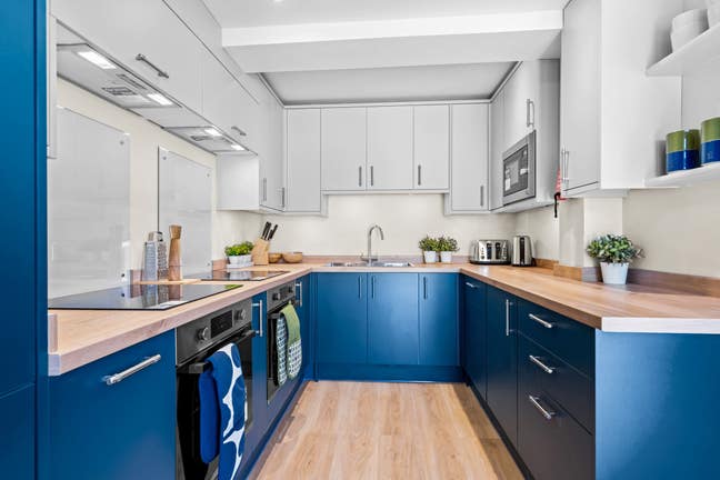 Brand New Double Ensuite Room- Fantastic Location Main Photo