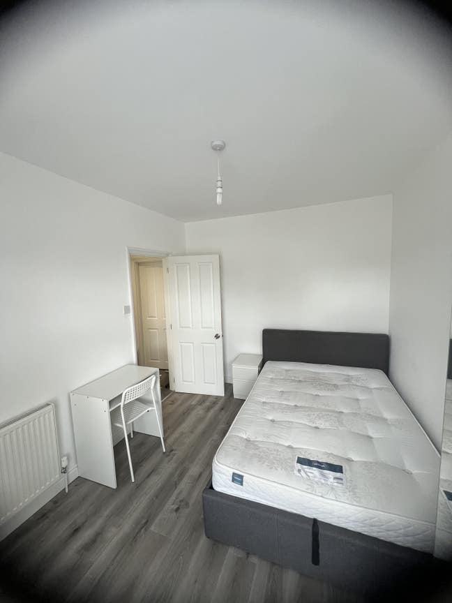 Double Room Available in Medway Main Photo
