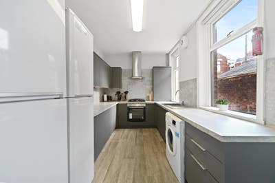 Fulwood Rph Walk 🏥 Huge 🏠Big Rooms Available Main Photo