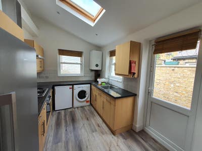 Furn |4 Dbl Bedrooms | 2 Bathrooms | Private Patio Main Photo