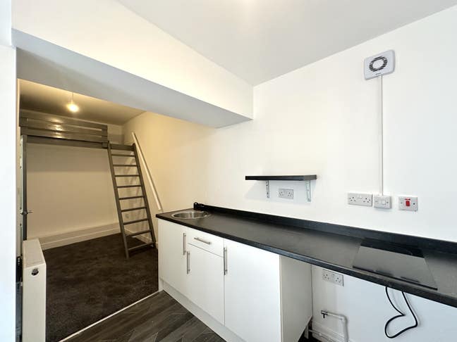Studio Flat(s) Available to Rent in Walsall  Main Photo
