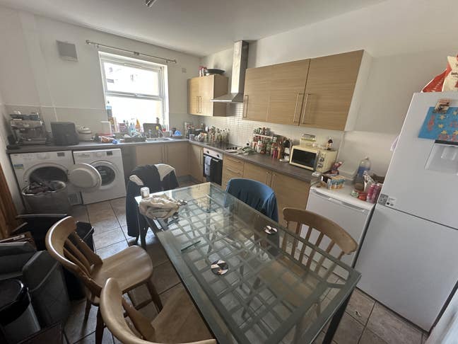 Room in 5 person house nr Ecclesall Rd. Main Photo