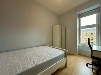 Lovely Room in Brilliant West End Location Main Photo