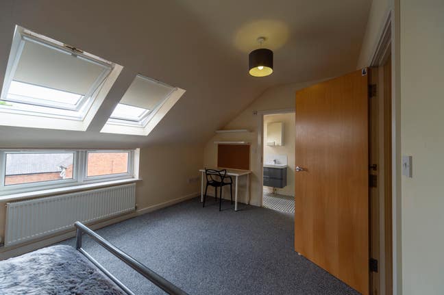 2 amazing rooms in West Bridgford house Main Photo