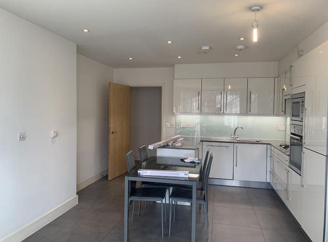  Whole flat or 2rooms buddy up Edgware 2b2b flat Main Photo