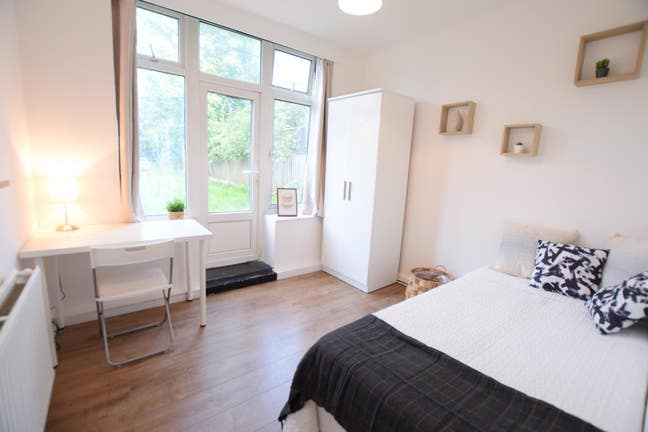 ** Room with Garden access - Willesden Green ** Main Photo