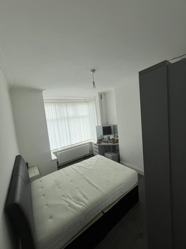 Comfy room at Salford  Main Photo