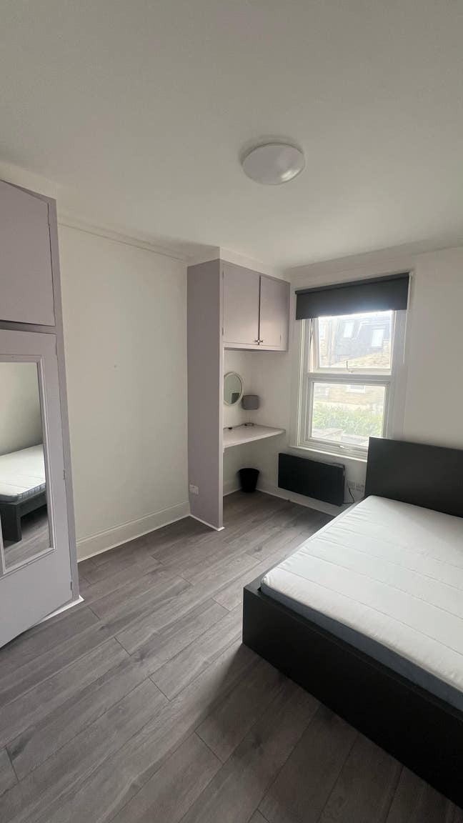 Room with double bed in Fulham for 1 person. Main Photo