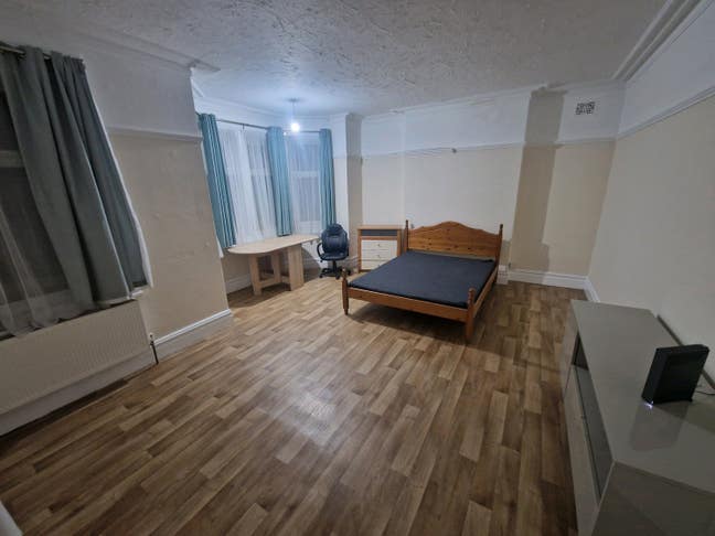 Rooms in Charminster Main Photo