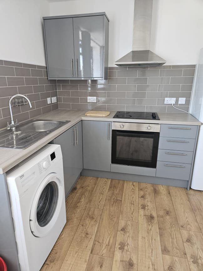 Studio flat to rent long term like new Main Photo
