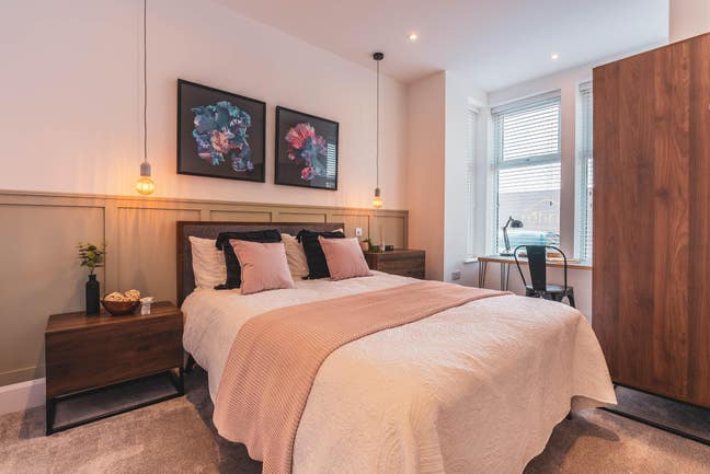 1 Ensuite in Stunning 4 Bed All Bills Included Main Photo