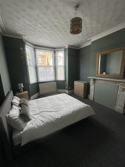 Large Newly Decorated  Double Room Main Photo