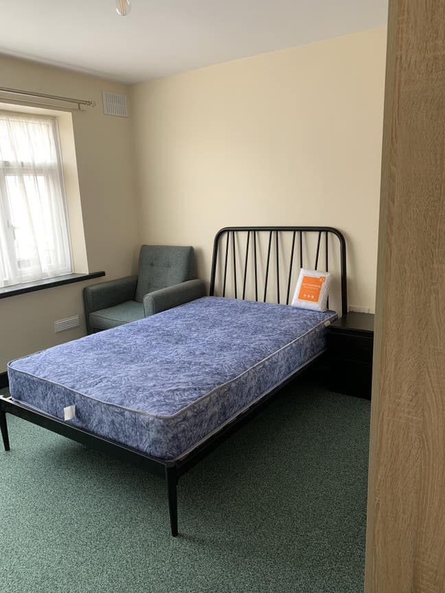 Clean and well maintained, No fee’s Main Photo