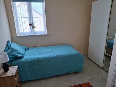 Good-sized single furnished room Main Photo