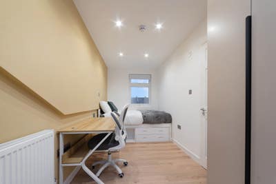 Stunning Double Ensuite Room - (RM6 Beulah) Main Photo