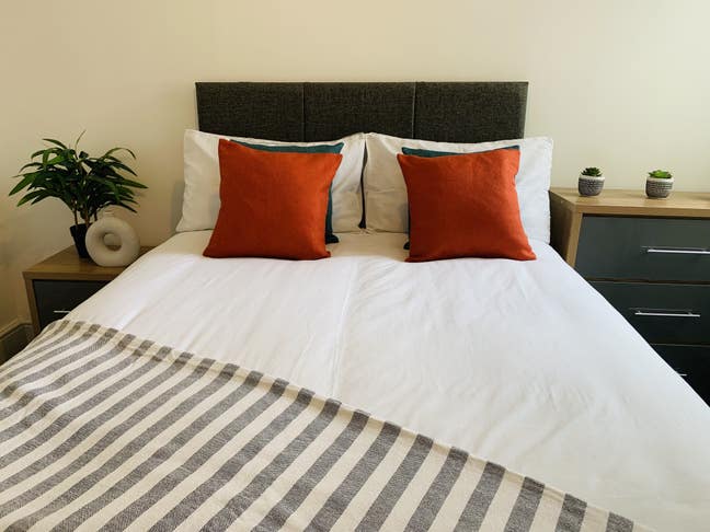 Perfect House Share - close to Medway Hospital!  Main Photo