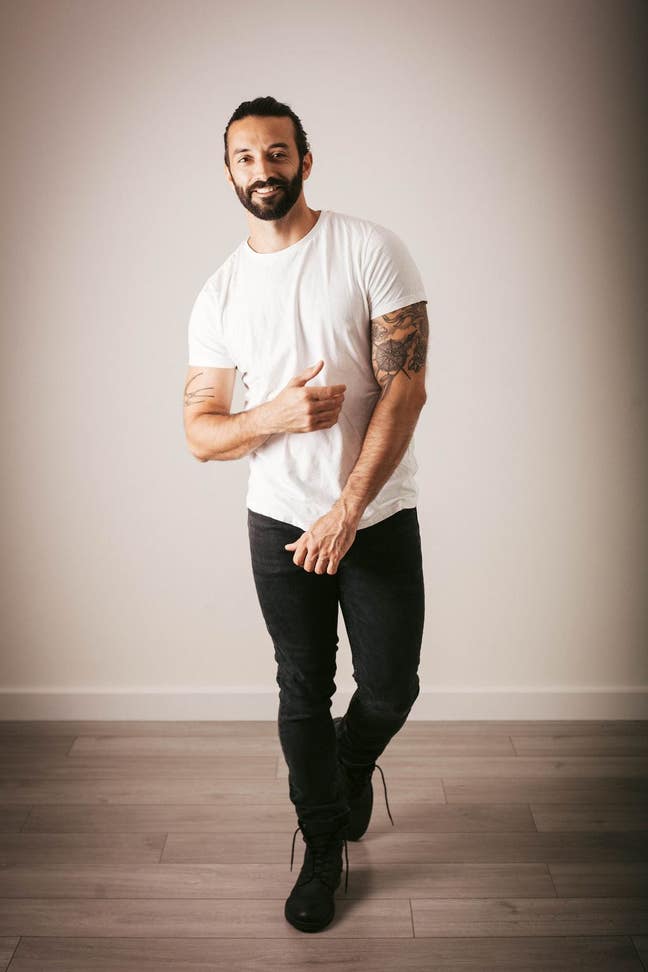 I am a professional male aged 42. I am lookin... Main Photo