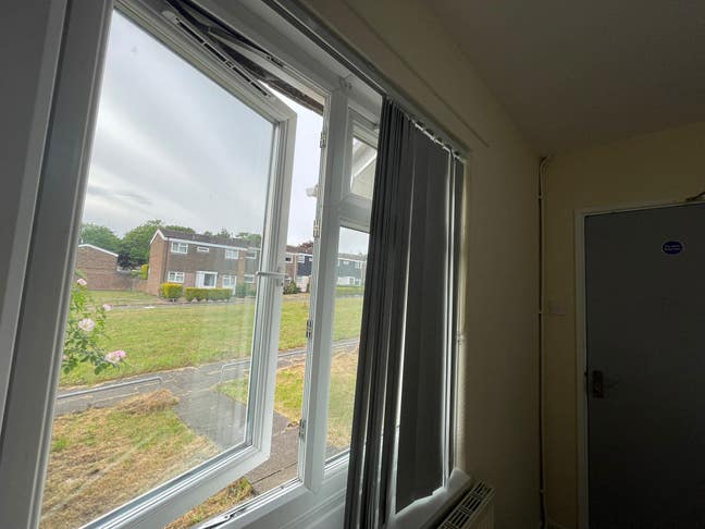 Fully Furnished Bedroom Available – Short-T Main Photo