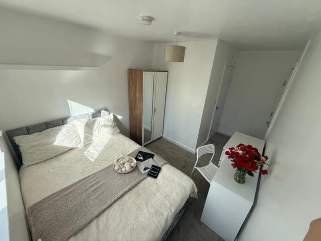 Freshly Renovated En-suites Rooms Available Now Main Photo