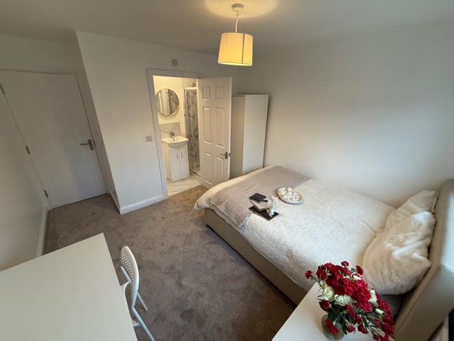 Freshly Renovated En-suites Rooms Available Now Main Photo