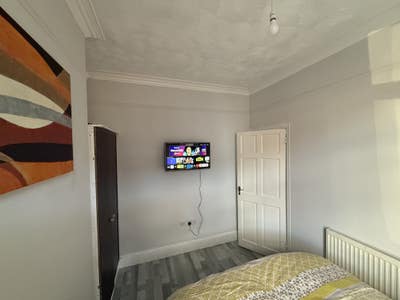 Double bedroom in a share house to rent Main Photo