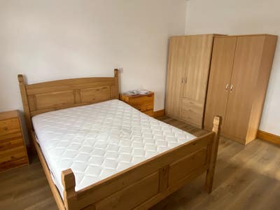 Spacious one bedroom studio flat for rent Main Photo