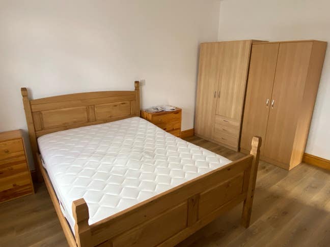Spacious one bedroom studio flat for rent Main Photo