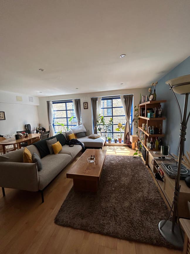 Spacious and bright flat in Spitalfields  Main Photo