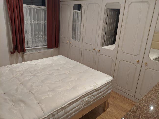 Super Large Studio Ensuit  With Bills £1050 Main Photo