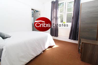 En-Suite Room to Rent for Couples In Kingston Main Photo