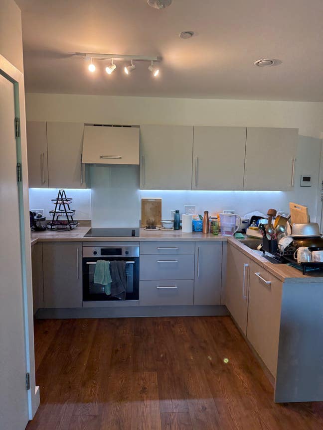 Room sharing available - Ensuite Room - IG11 7EN Main Photo