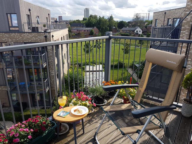 Quiet apartment close to the Thames and big lights Main Photo