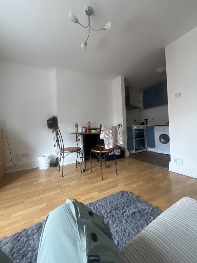Looking for some to share 1bedroom flat  Main Photo