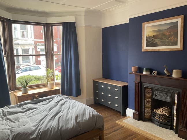 Large double room in quiet, green area of Jesmond Main Photo